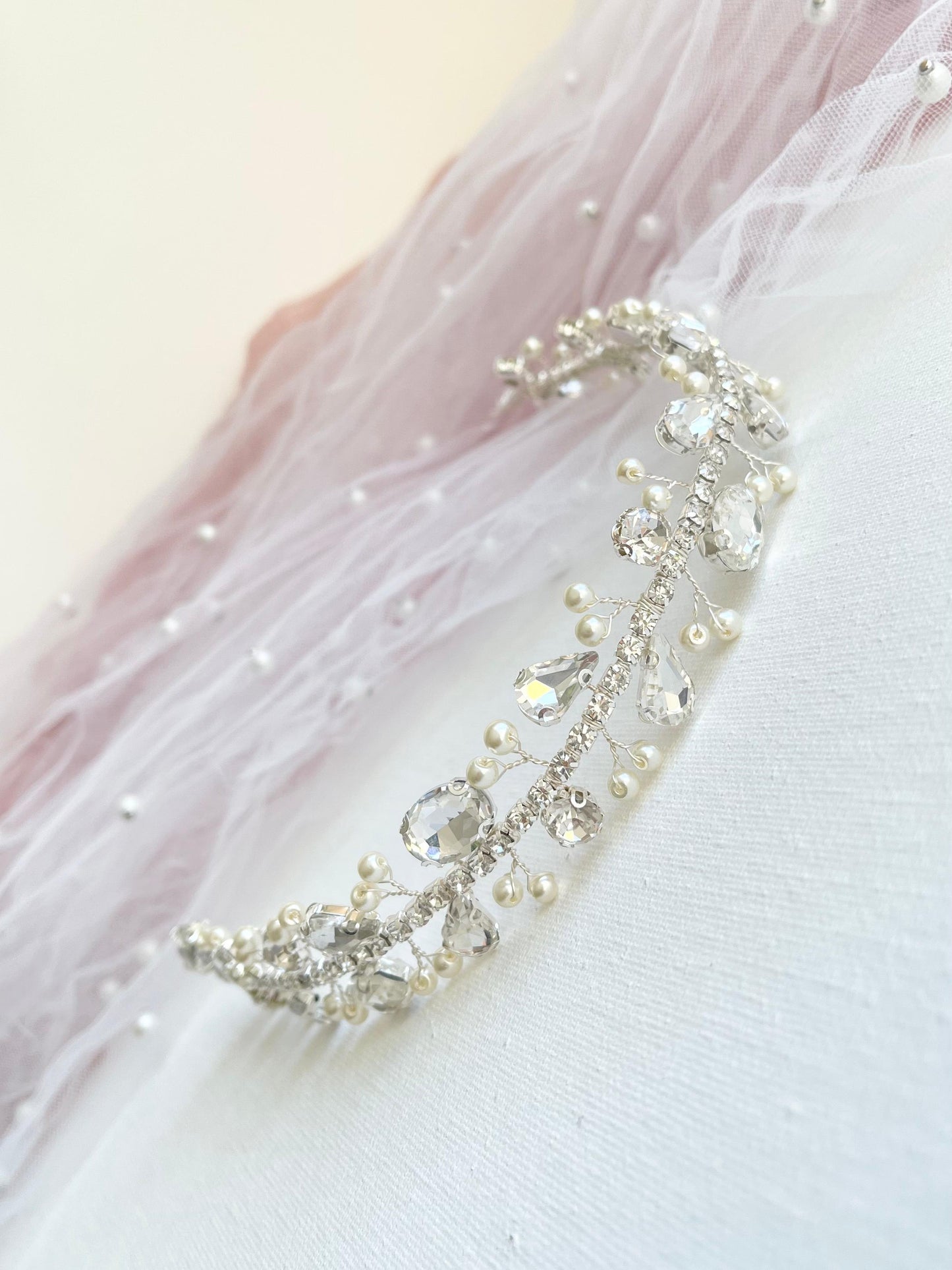 Wedding crystal pearls headpiece