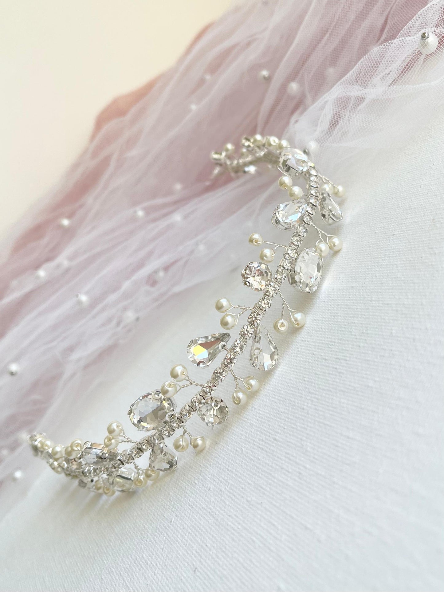 Wedding crystal pearls headpiece
